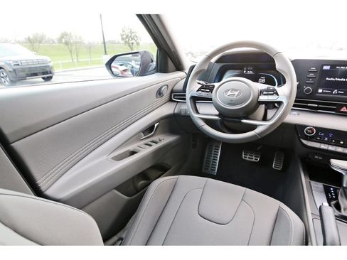 Used 2025 Hyundai Elantra Sport FWD image 10