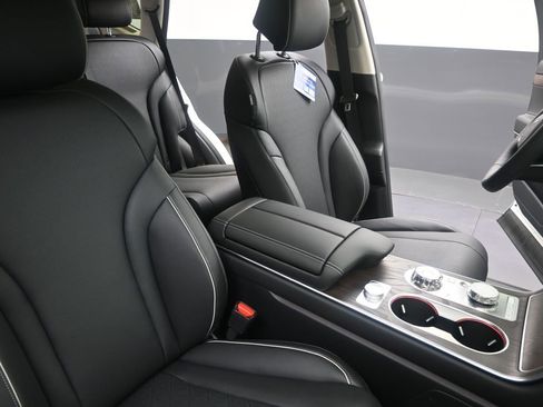 New 2025 Genesis GV80 2.5T Prestige image 13