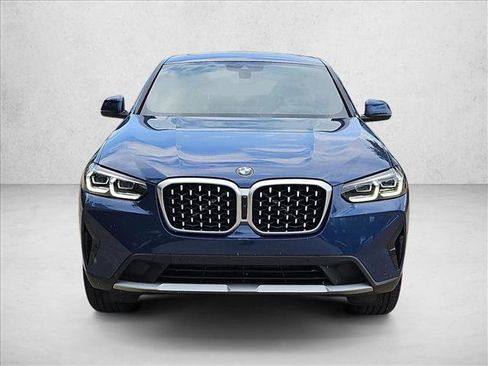 Used 2025 BMW X4 xDrive30i AWD/4WD image 2