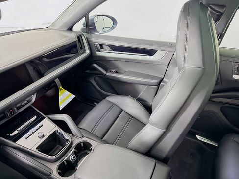 New 2026 Porsche Cayenne Coupe AWD/4WD image 25