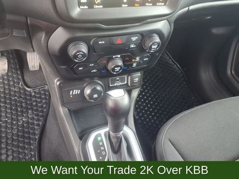 Used 2023 Jeep Renegade Latitude AWD/4WD image 19