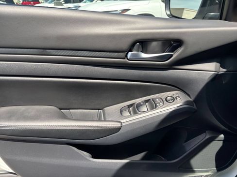 Used 2025 Nissan Altima 2.5 SV FWD image 18
