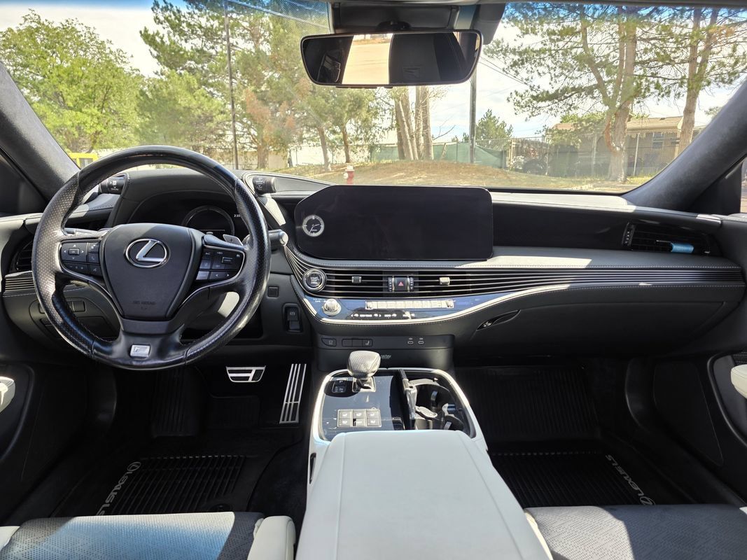 Used 2023 Lexus LS 500 F Sport w/ Accessory Package (Z1) AWD/4WD image 24