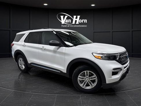 Used 2023 Ford Explorer XLT AWD/4WD image 1