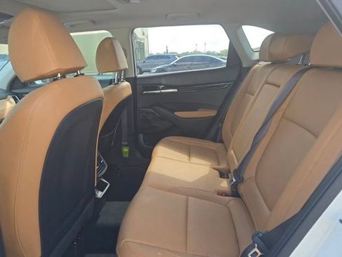 Certified 2025 Kia Seltos EX w/ EX Sunroof Package FWD image 12