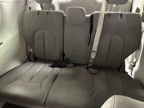 Used 2017 Chrysler Pacifica LX FWD image 24