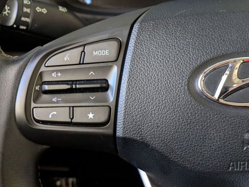 Used 2025 Hyundai Venue SEL FWD image 36