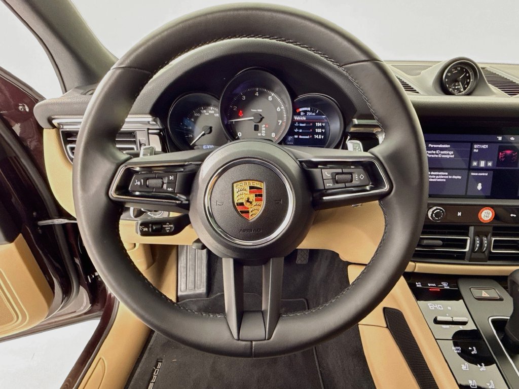 Certified 2025 Porsche Macan AWD/4WD image 15
