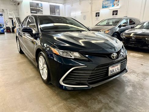 Used 2021 Toyota Camry LE w/ Convenience Package FWD image 3