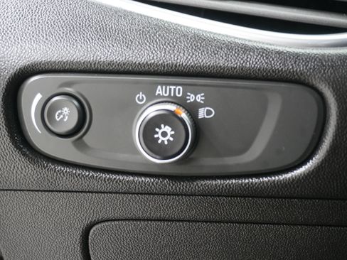 Used 2021 Chevrolet Malibu LT image 22