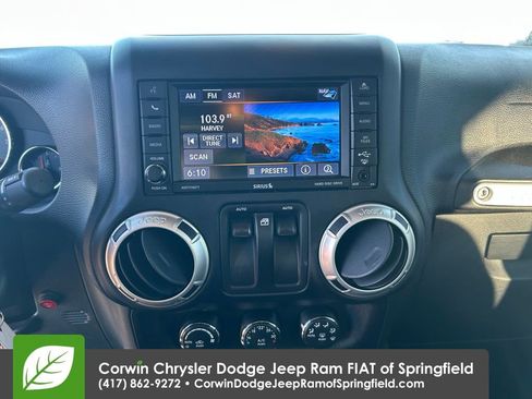 Used 2018 Jeep Wrangler Rubicon w/ Connectivity Group AWD/4WD image 18
