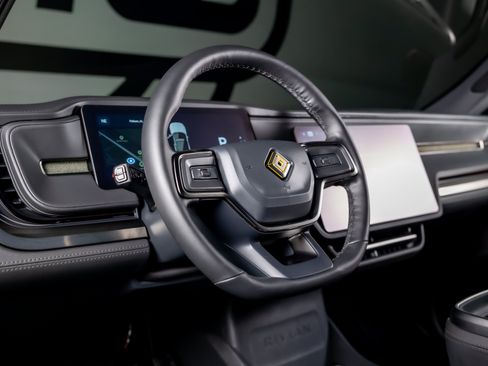 Used 2025 Rivian R1S Adventure Dual AWD/4WD image 28