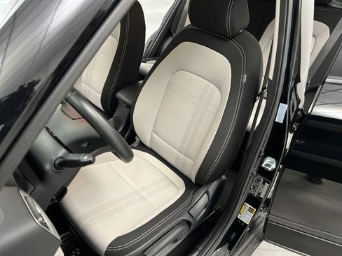 Used 2025 Hyundai Venue SEL image 9