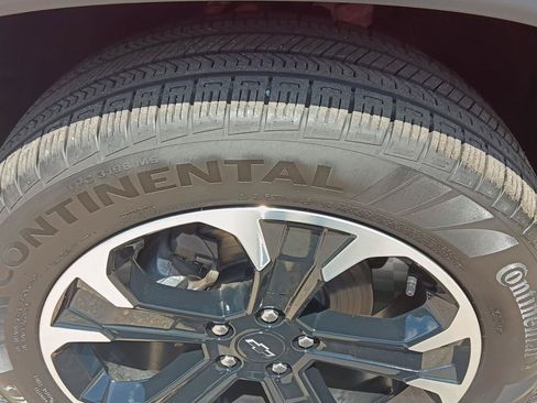 Used 2025 Chevrolet Equinox LT w/ Convenience Package II FWD image 9
