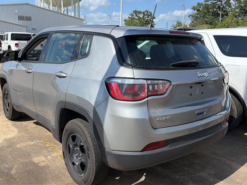 Used 2019 Jeep Compass Sport w/ Cold Weather Group AWD/4WD image 2