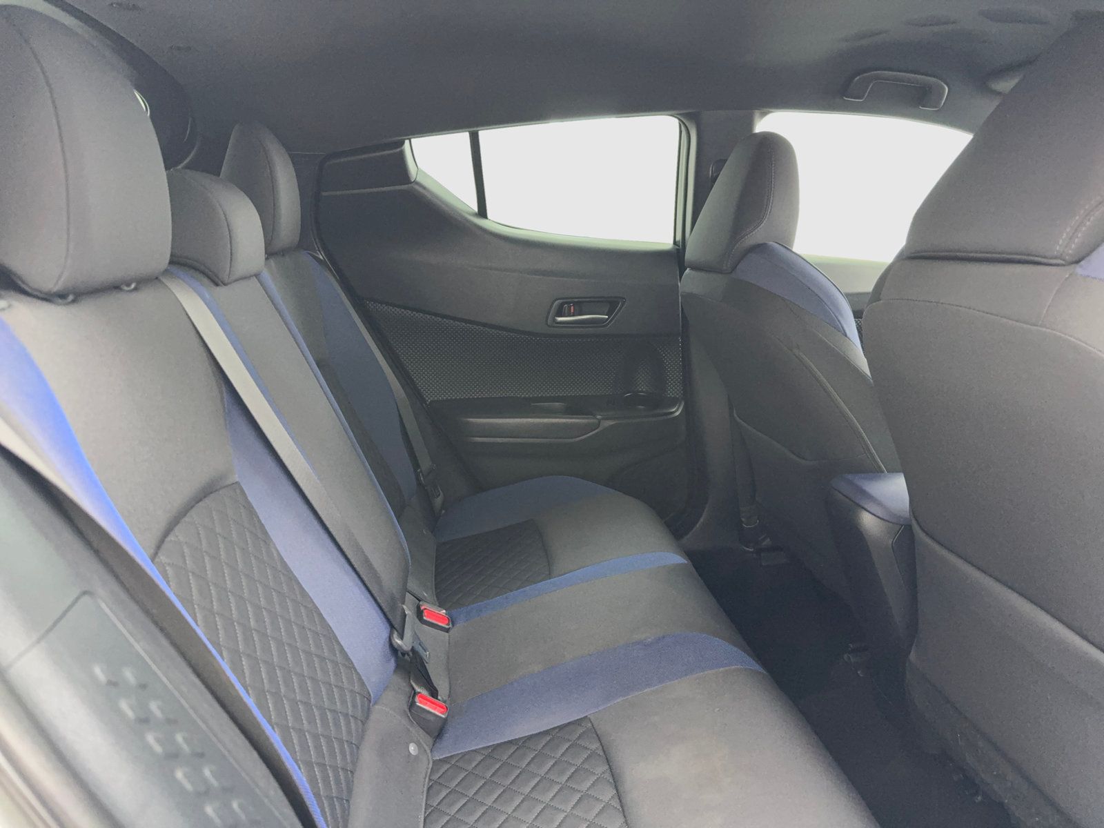 Used 2020 Toyota C-HR XLE FWD image 44