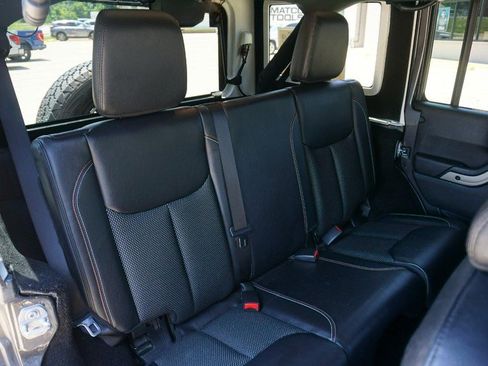 Used 2017 Jeep Wrangler Unlimited Sahara AWD/4WD image 30