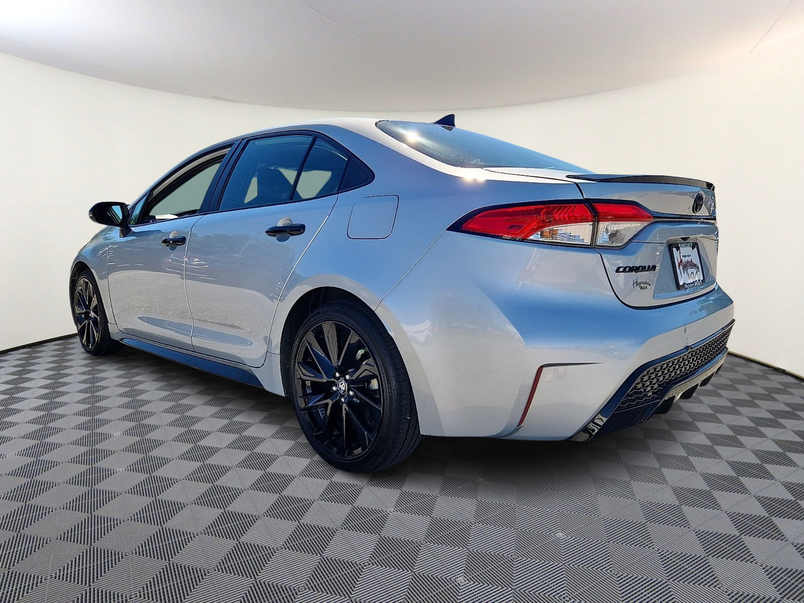 Used 2021 Toyota Corolla SE w/ Carpet Mat Package (TMS) FWD image 4
