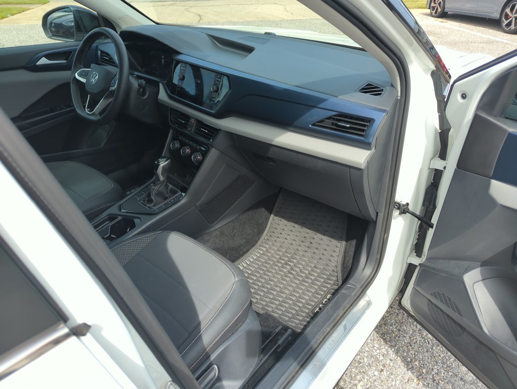 Used 2023 Volkswagen Taos SE w/ Panoramic Sunroof Package FWD image 36