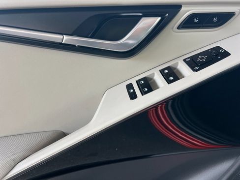 Certified 2023 Kia Niro Wave FWD image 10