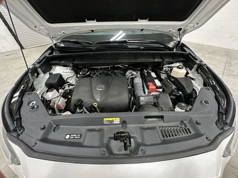 Used 2022 Toyota Highlander XLE FWD image 20