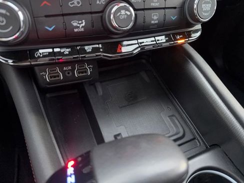 Used 2024 Dodge Durango GT image 23