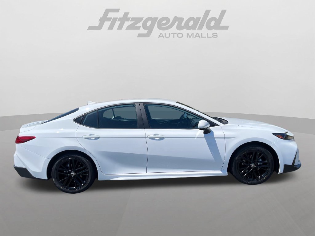 Used 2025 Toyota Camry SE FWD image 3