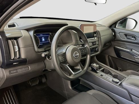 Used 2024 Nissan Pathfinder S AWD/4WD image 18