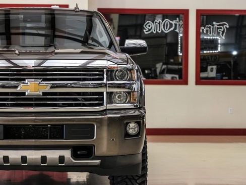 Used 2015 Chevrolet Silverado 2500 High Country w/ Duramax Plus Package image 40