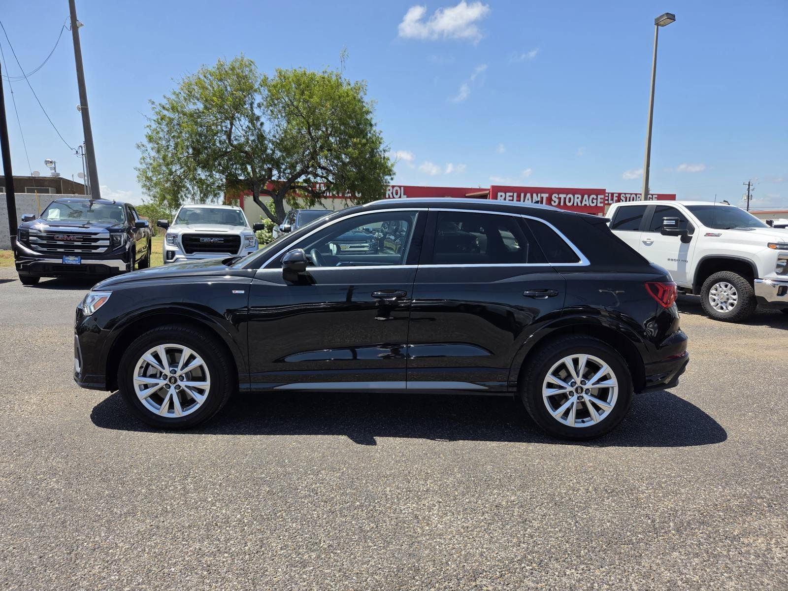 Used 2025 Audi Q3 2.0T Premium AWD/4WD image 2