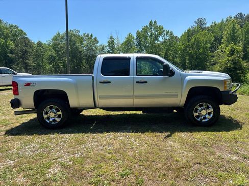 Used 2014 Chevrolet Silverado 2500 LT w/ Interior Plus Package AWD/4WD image 2