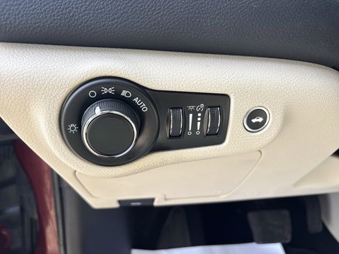 Used 2016 Chrysler 200 Limited w/ Convenience Group image 11