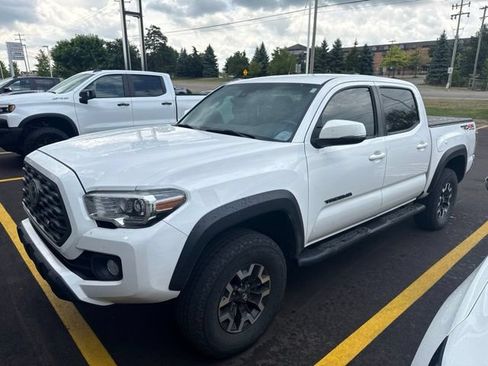 Used 2020 Toyota Tacoma TRD Off-Road AWD/4WD image 2