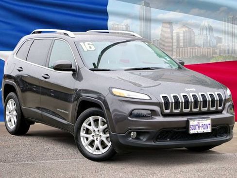 Used 2016 Jeep Cherokee Latitude w/ Comfort/Convenience Group FWD image 1