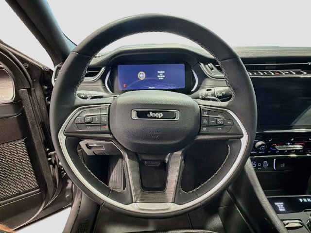 Used 2024 Jeep Grand Cherokee L Limited AWD/4WD image 9
