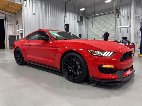 Used 2016 Ford Mustang Shelby GT350 w/ Track Package image 10