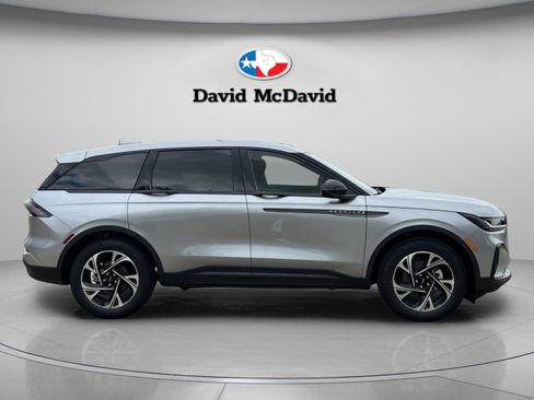 New 2026 Lincoln Nautilus Premier AWD/4WD image 8