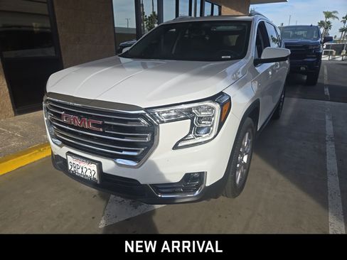 Certified 2022 GMC Terrain SLT w/ Infotainment Package II image 2