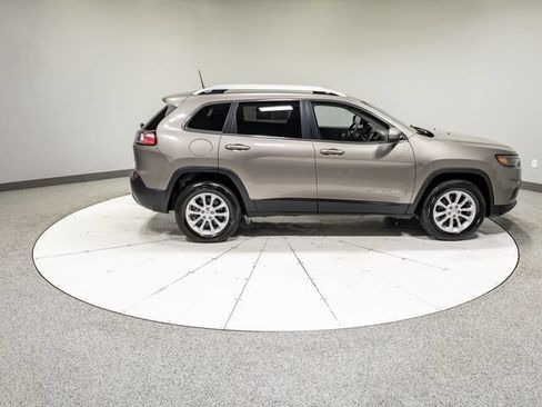 Used 2019 Jeep Cherokee Latitude w/ Popular Appearance Group AWD/4WD image 4