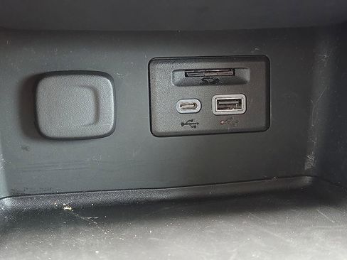 Used 2023 GMC Acadia SLE w/ Driver Convenience Package image 27