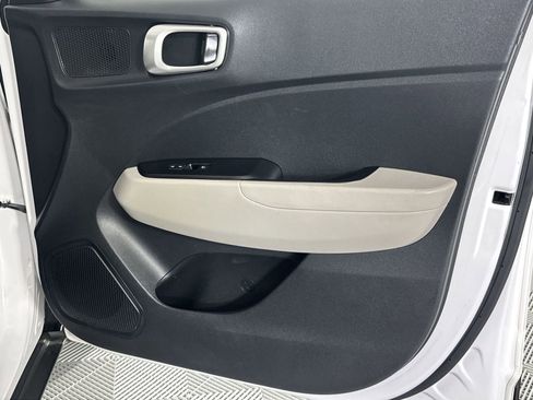 Used 2020 Hyundai Venue SEL FWD image 30