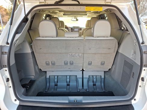 Used 2014 Toyota Sienna Limited image 31