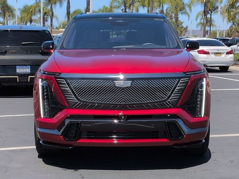 Used 2026 Cadillac Vistiq Platinum image 3