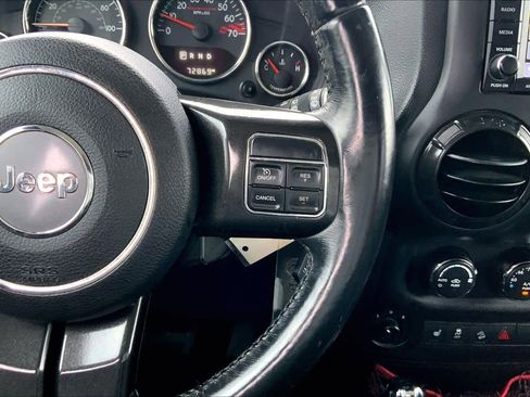 Used 2017 Jeep Wrangler Unlimited Rubicon image 23