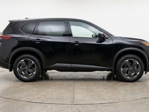 Used 2025 Nissan Rogue SV AWD/4WD image 11