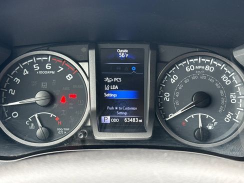 Used 2021 Toyota Tacoma TRD Off-Road w/ Technology Package AWD/4WD image 21