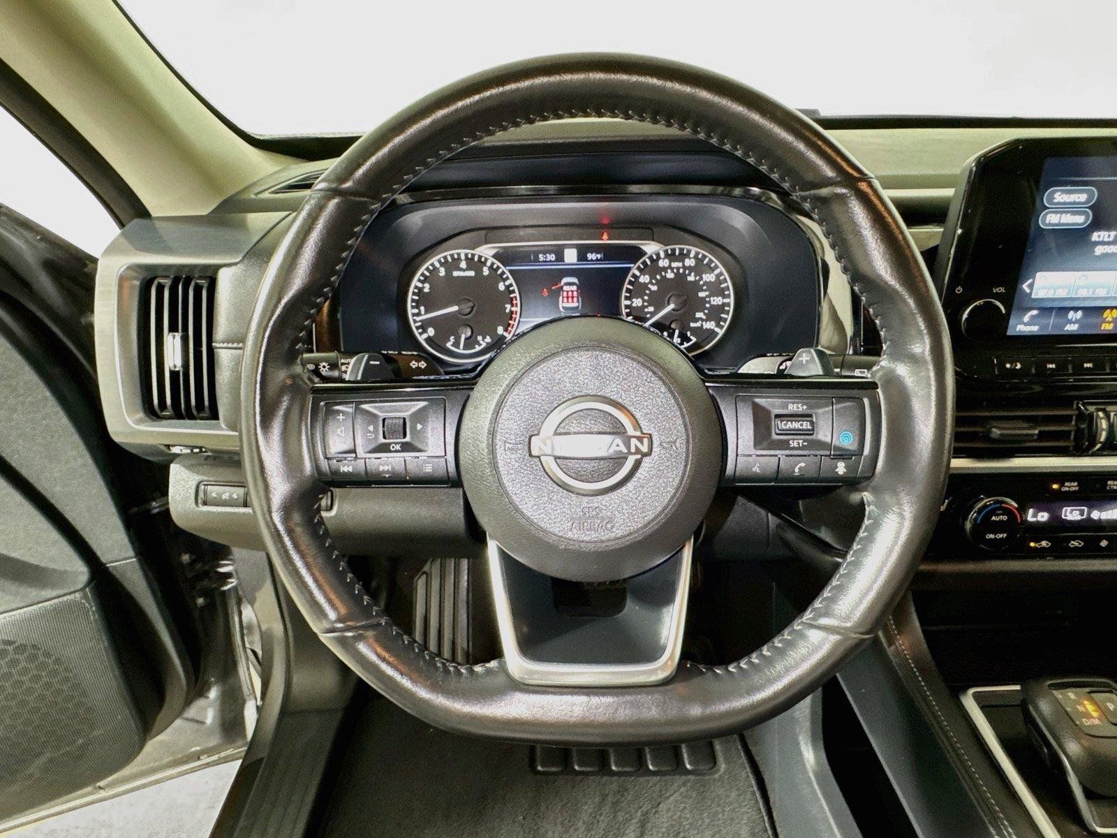 Used 2025 Nissan Pathfinder SL FWD image 9