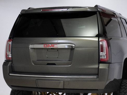 Used 2018 GMC Yukon XL Denali w/ Denali Ultimate Package AWD/4WD image 16