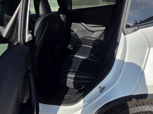Used 2021 Tesla Model Y Long Range AWD/4WD image 11