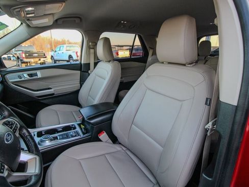 Used 2023 Ford Explorer XLT w/ Equipment Group 202A image 16